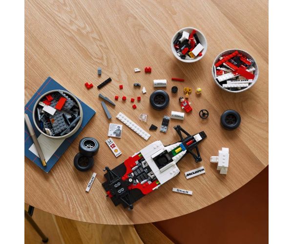LEGO® Icons: McLaren MP4/4 és Ayrton Senna (10330)