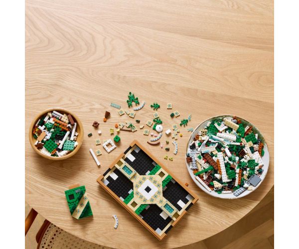 LEGO® Icons: Kert szökőkutakkal (10359)