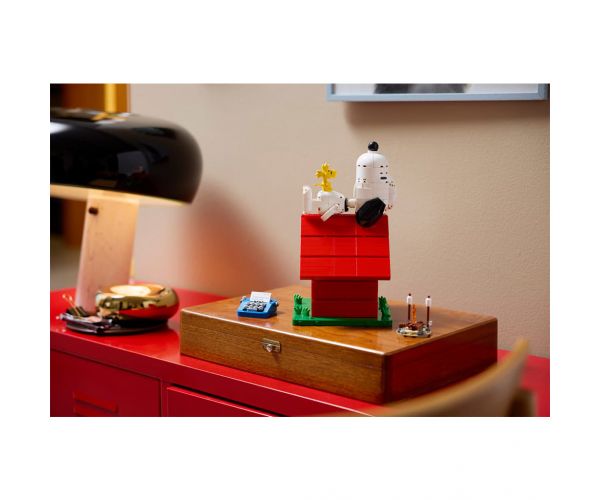 LEGO® Ideas: Peanuts: Snoopy kutyaháza (21368)