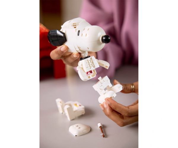 LEGO® Ideas: Peanuts: Snoopy kutyaháza (21368)