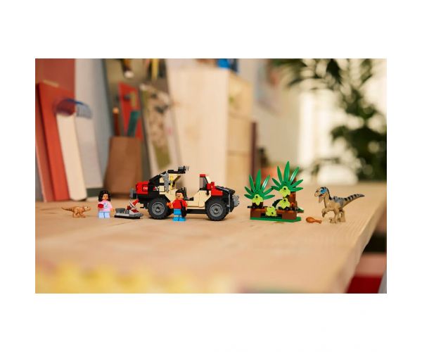 LEGO® Jurassic World: Terepjárós menekülés a raptor elől (76972)
