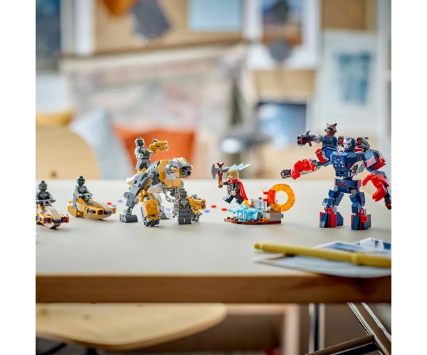 LEGO® Marvel: Bosszúállók: Végjáték Thor a chitauri harcosok ellen (76322)