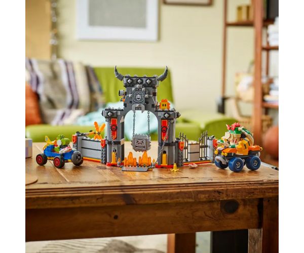 LEGO® Super Mario™: Mario Kart™ – Bowser kastélya (72039)