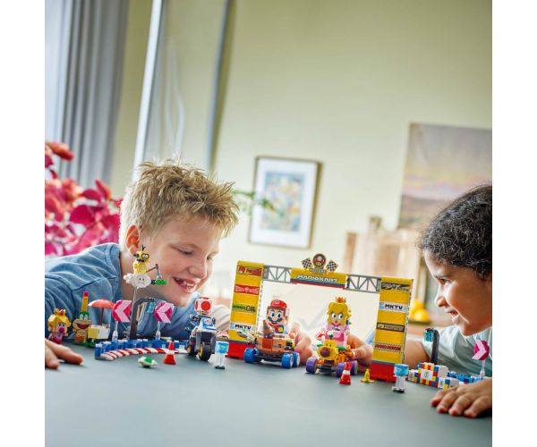 LEGO® Super Mario™: Mario Kart™ - Baby Peach és a Grand Prix szett (72036)
