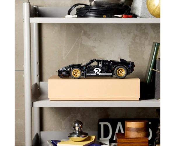LEGO® Technic: 1966 Ford GT40 MKII versenyautó (42223)