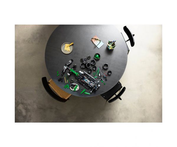 LEGO® Technic: Aston Martin Aramco AMR25 F1® autó (42240)