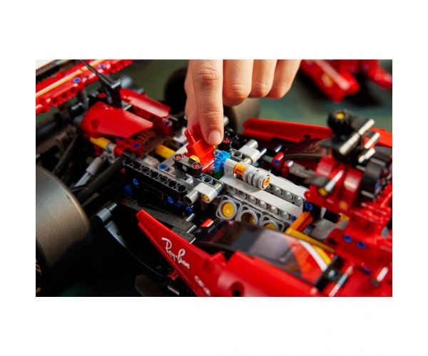 LEGO® Technic: Ferrari SF-24 F1 autó (42207)