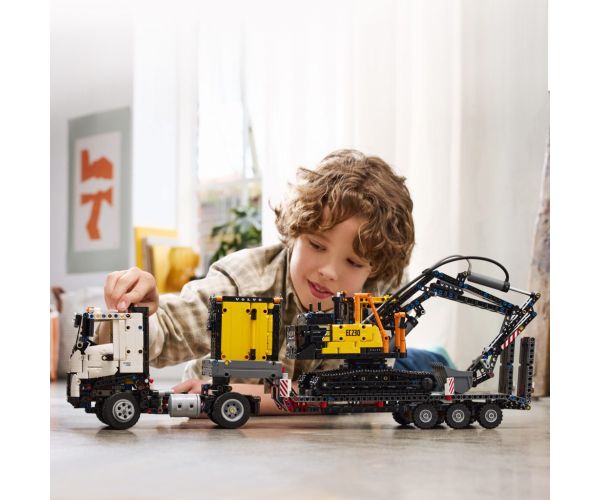 LEGO® Technic: Volvo FMX teherautó és EC230 elektromos markoló (42175)