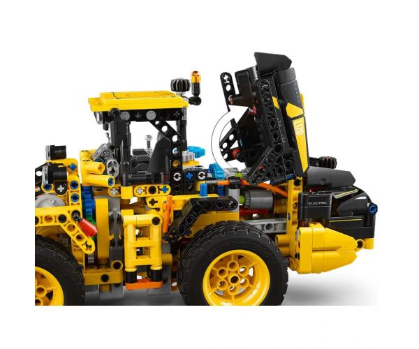 LEGO® Technic: Volvo L120 Electric kerekes rakodógép (42209)