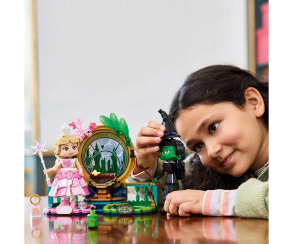 LEGO® Wicked: Elphaba és Glinda figurák (75682)