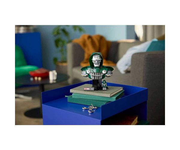 LEGO® Marvel: Doctor Doom mellszobor (76345)