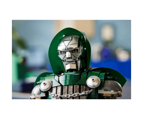 LEGO® Marvel: Doctor Doom mellszobor (76345)