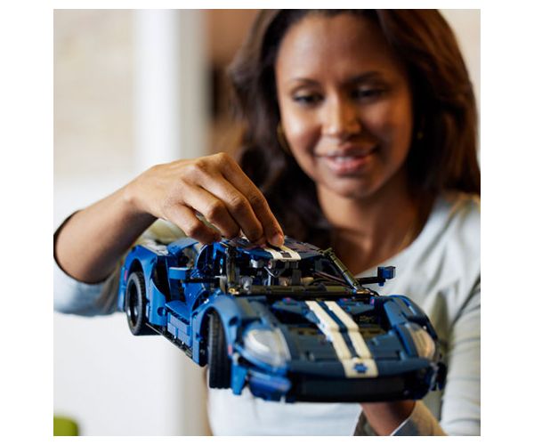LEGO® Technic: 2022 Ford GT (42154)