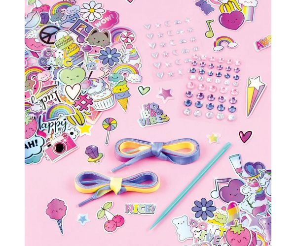 Make It Real: Sticker Chic Cipődíszítés - A szivárványos út divatja