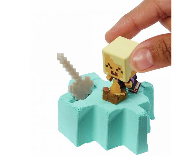 Minecraft: Reveal Aranyszőke Hajós minifigura sárga kard alakú tárolóban - Mattel