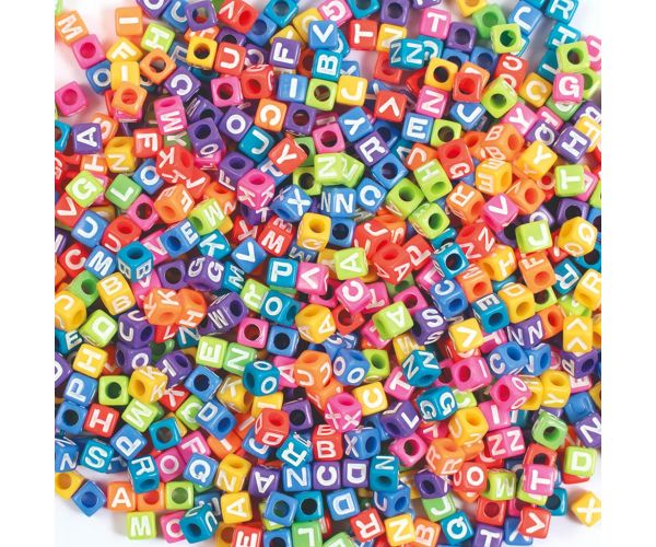 PlayBox: Színes betűs gyöngy szett 300 db-os 7x7x7mm