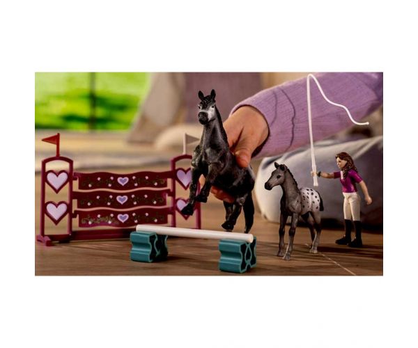 Schleich Horse Club: Lisa versenyedzése játékszett (42776)